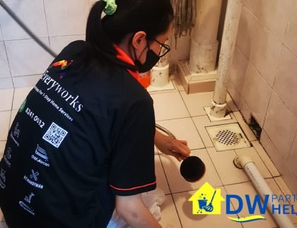 bathroom-cleaning-4-safety-measures-taken-by-professional-part-time-cleaning-services-dw-part-time-helper-singapore