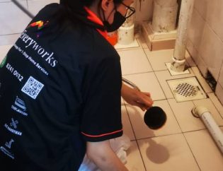 Bathroom Cleaning in Singapore - HDB, Woodlands 11 bathroom-cleaning-services-dw-part-time-helper-singapore-hdb-woodlands_1