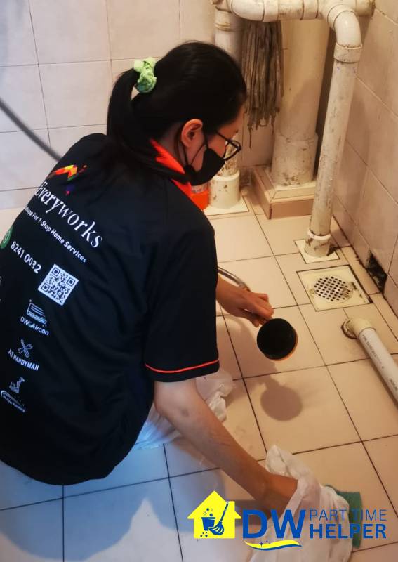 bathroom-cleaning-services-dw-part-time-helper-singapore-hdb-woodlands_1