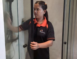 bathroom-cleaning-home-cleaning-services-dw-part-time-helper-condo-redhill-00